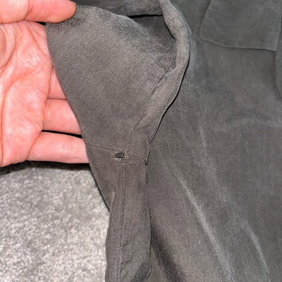 Chelsea Cambell Petites Gray 100% Silk Button Up Blouse Size 8 - Picture 4 of 7